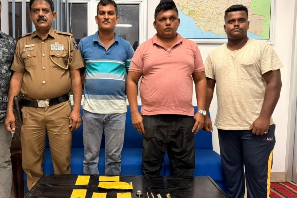 யாழில் போதைப்பொருளை நுகர்ந்து கொண்டிருந்த இளைஞர்களுக்கு பொலிஸார் கொடுத்த ஷாக் | Police Shock Youths Using Drugs In Jaffna யாழில் போதைப்பொருளை நுகர்ந்து கொண்டிருந்த இளைஞர்களுக்கு பொலிஸார் கொடுத்த ஷாக் | Police Shock Youths Using Drugs In Jaffna