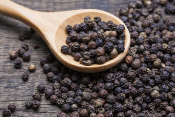 தினமும் உணவில் கொஞ்சம் கருப்பு மிளகு சேர்த்துகோங்க! உங்க உடம்பில் இந்த அதிசயங்கள் நடக்குமாம்