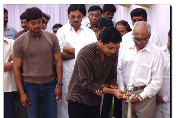 தளபதி விஜய்யின் திருமலை படத்தில் நடிகர் சூர்யா - இதுவரை யாரும் பார்த்திராத புகைப்படம் | Vijay Surya In Thirumalai Movie Pooja