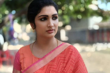 கர்பமாக இருக்கும்போதே விட்டுச்சென்ற கணவர்.. ஒரு வயது மகள் பற்றி சீரியல் நடிகை உருக்கம்