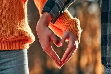 காதலியின் பிறந்தநாள் நிகழ்வில் காதலன் செய்த இழிவான செயல்