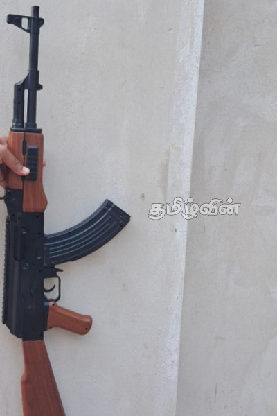 யாழ். மருதனார்மடம் சந்தைக்கு துப்பாக்கியுடன் வந்த மர்ம நபர்: பொலிஸார் வெளியிட்ட தகவல் | Mysterious Person Panic At Jaffna Market With Gun
