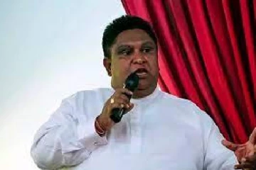 இராஜாங்க அமைச்சர் மீது திருட்டு குற்றச்சாட்டு