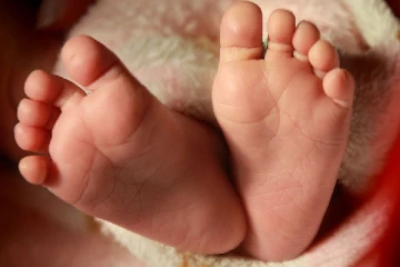 குழந்தை மரணத்தில் திடீர் திருப்பம் -  தாய்ப்பால் குடிக்காததால் விளக்கெண்ணெய் கொடுத்த விபரீதம்