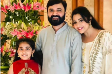 கணவர் இறந்த பின்பு மீனா வெளியிட்ட முதல் புகைப்படம்! மகளுடன் சிரித்த முகத்துடன் என்ன அழகு?