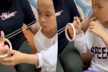 3 மில்லியன் பேரை பிரமிக்க வைத்த சிறுவன்... வளையலை சமார்த்தியமாக எடுத்தது எப்படி?