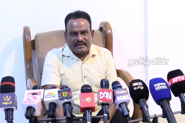 டக்ளஸின் கைது பழிவாங்கல் அல்ல.. தமிழரசு கட்சி சார்பில் தெரிவிப்பு | Douglas Arrest Not Revenge Srineshan Mp Stated