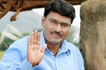 மகனுக்கே டஃப் கொடுக்கும் தந்தை.. 20 வயதை குறைத்து, மாஸ் காட்டிய நடிகர் பாக்யராஜ்