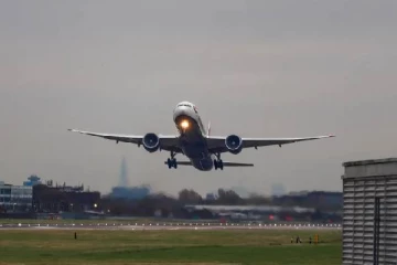 கடவுச்சீட்டு ஏதுமின்றி அமெரிக்காவுக்கு பறந்த பிரித்தானியர்: அதிகாரிகள் வெளியிட்ட முக்கிய தகவல்