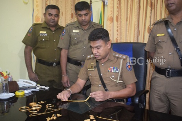 காவல்துறையின் தீவிர முயற்சி - மட்டக்களப்பில் திருடப்பட்ட 70 இலட்சம் பெறுமதியான நகைகள் மீட்பு | 70 Lakh Worth Of Stolen Jewelery Recovered