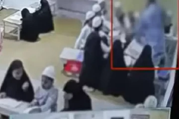 மாணவனை படுமோசமாக தாக்கிய ஆசிரியர் - சிசிடிவியால் வெளியான அதிர்ச்சி!