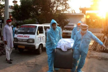 அடுத்தடுத்து 4 மகன்கள் கொரோனாவால் உயிரிழப்பு - அதிர்ச்சி தாங்காமல் தாய் திடீர் மரணம்!