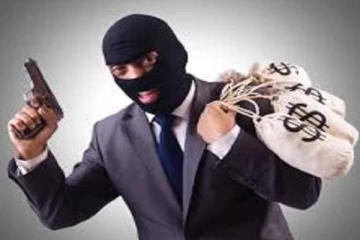 பிரதேசவாசிகள் தாக்கியதில்  கொள்ளையர்களில் ஒருவர் பலி