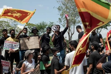 ප්‍රධාන නගරයකදි පක්ෂ විපක්ෂ ආධාරකරුවන් ගැටෙති...