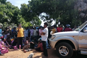 மன்னார் - பேசாலையில் காற்றாலை அமைக்க பொதுமக்களின் காணிகளை அளவீடு செய்வதற்கு எதிர்ப்பு