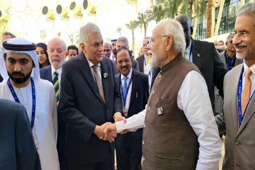 இலங்கை அதிபருடன் துபாயில் பிரதமர் மோடி சந்திப்பு