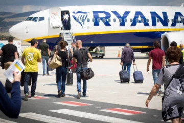 பிரான்ஸில் ஊழியர்கள் வேலைநிறுத்தத்தால் 170 விமானங்கள் ரத்து