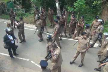 இறுதிச் சடங்கில் பொலிஸாரால் குழப்பம்; பொதுமக்கள் மீது கண்ணீர் புகை பிரயோகம்