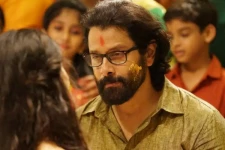 முற்றிலும் வித்தியாசமாக வெளியான விக்ரமின் கோப்ரா பட இரண்டாவது போஸ்டர், புகைப்படத்துடன் இதோ..