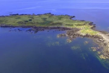 දූපතක් අලෙවියට දමයි..