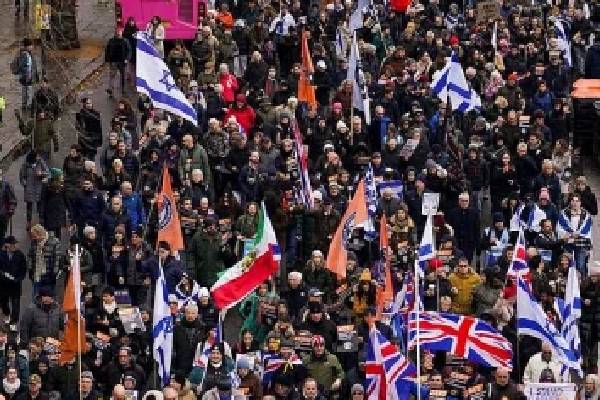 பிரித்தானியாவில் மக்கள் தொகை அமைப்பில் பெரிய மாற்றம் | One In Five People Living In Britain Is Foreigner