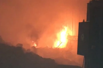 உதகை அருகே தீ விபத்து - போராடி அணைத்த தீயனைப்பு துறையினர்