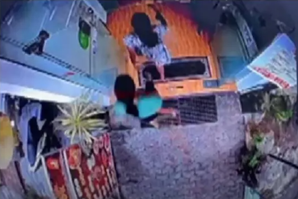 களுத்துறை பாடசாலை மாணவி விவகாரம்; தீவிர விசாரணையில் பொலிஸ்! | Kalutara School Girl Issue Police In Intensive
