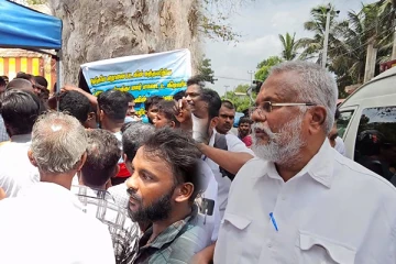 முடிவுக்கு வந்துள்ள யாழ். கடற்றொழிலாளர்களின் போராட்டம் : டக்ளஸ் அளித்த உறுதிமொழி