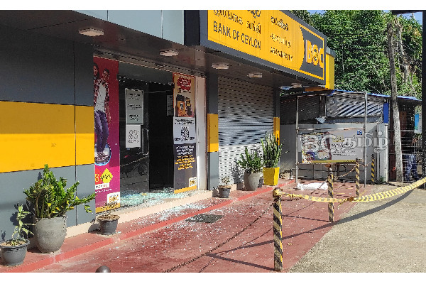 மட்டக்களப்பில் வங்கி கொள்ளை முறியடிப்பு..! | Bank Robbery Appeal Batticaloa Police Action