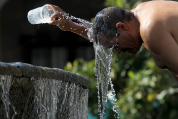 மெக்சிகோவில் சுட்டெரிக்கும் வெப்பம்; மக்கள் அவதி!