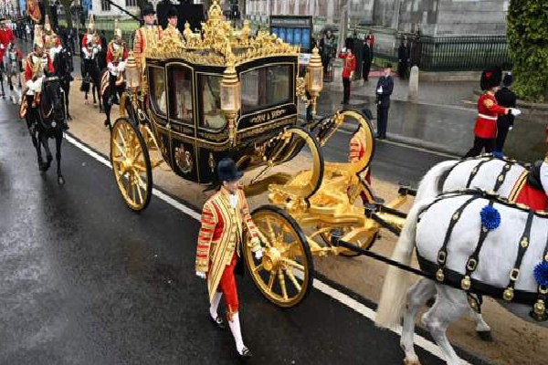 மகுடம் சூடி இங்கிலாந்தின் அதிகாரபூர்வ மன்னரானார் சார்லஸ் ! | Charles Became The Official King Of England