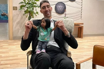 உலகிலேயே சிறிய உருவம் கொண்ட பெண்: ஹாலிவுட்டிலும் கலக்கியிருக்கிறாராம்