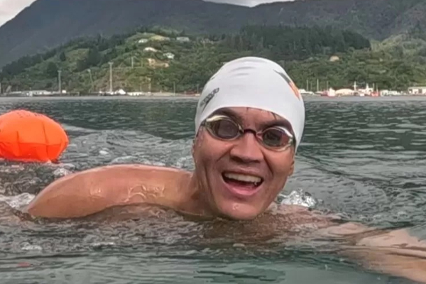 புதிய உலக சாதனை படைத்த நீச்சல் வீரர்! | New World Record Swimmer