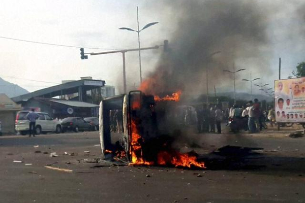 கோவையில் வெடித்த கலவரம் ; 3,500 பொலிசார் குவிப்பு | Serial Petrol Bombings In Coimbatore கோவையில் வெடித்த கலவரம் ; 3,500 பொலிசார் குவிப்பு | Serial Petrol Bombings In Coimbatore