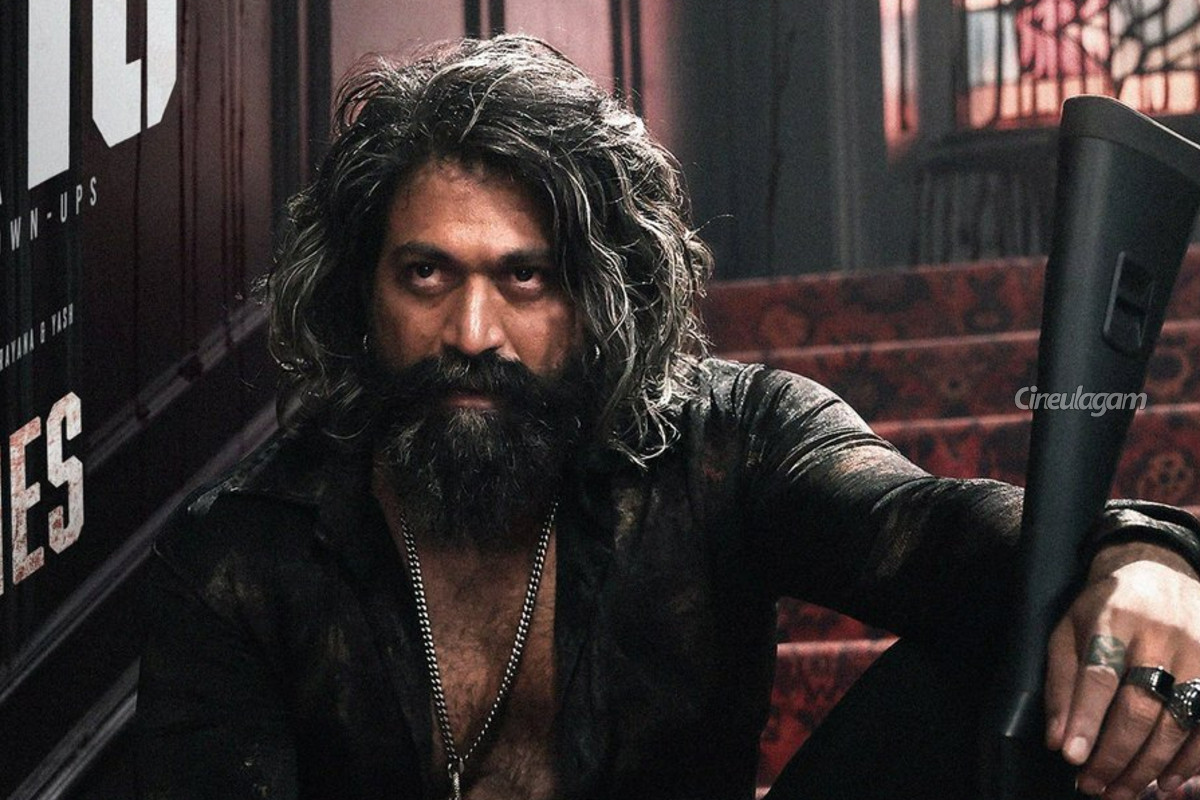 அதல பாதாளத்தில் டாக்சிக் பட வசூல்.. திங்கட்கிழமை இவ்வளவு தானா? | Yash Toxic Collection Dips On Monday