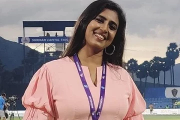 47 வயசுல சாமி ஆட்டம் கேக்குதா? பொது இடத்தில் இப்படியொரு குத்தாட்டம் போட்ட நடிகை கஸ்தூரி