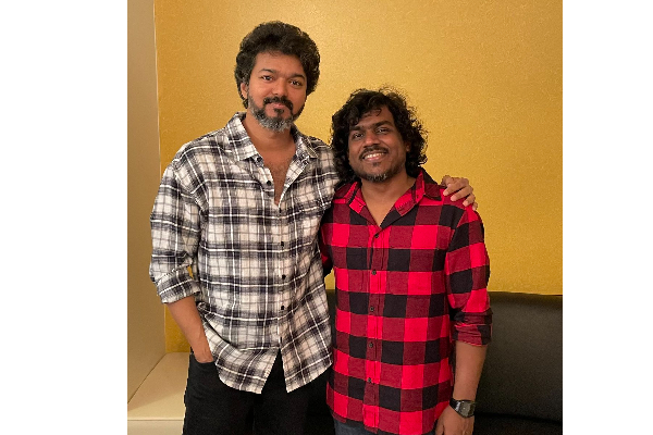 18 வருடங்களாக ஒதுக்கி வைத்த விஜய்! தளபதிக்கு வலிமை கொடுத்த யுவன்..வைரல் புகைப்படம் | Yuvan Vijay Latest Photos Viral