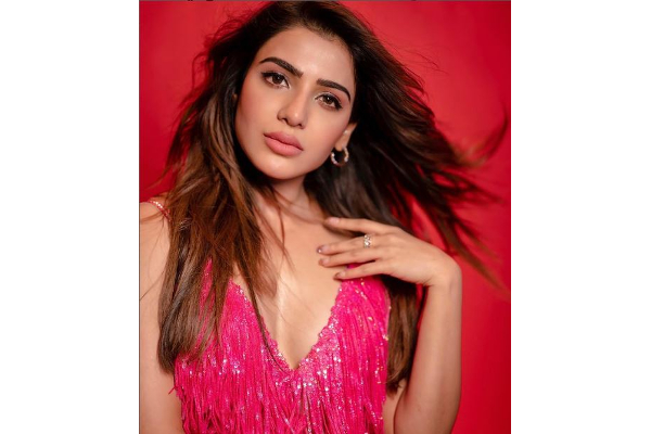 படப்பிடிப்பில் திடீரென நீரில் மூழ்கிய நடிகை சமந்தா, பதறிப்போன படக்குழு- நடிகையின் தற்போதைய நிலை | Samantha Car Accident In Kushi Shooting Spot