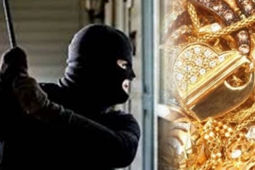 வவுனியாவில் பட்டப்பகலில் வீட்டை உடைத்து திருடர்கள் கைவரிசை!