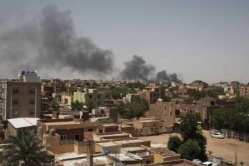 சூடானில் உள்நாட்டு மோதலால் தீக்கிரையாகிய கட்டிடங்கள்!