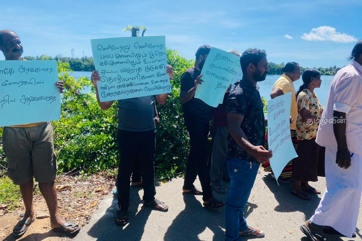 ஜனாதிபதியால் எமக்கு தீர்வு கிடைக்கும் - மட்டக்களப்பு மாவட்ட கடற்தொழிலாளர்கள் நம்பிக்கை | Batticaloa Fishermen Protest ஜனாதிபதியால் எமக்கு தீர்வு கிடைக்கும் - மட்டக்களப்பு மாவட்ட கடற்தொழிலாளர்கள் நம்பிக்கை | Batticaloa Fishermen Protest