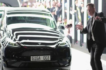 டெஸ்லா நிறுவனர் எலான் மஸ்கின் கலக்கல் நடனம்