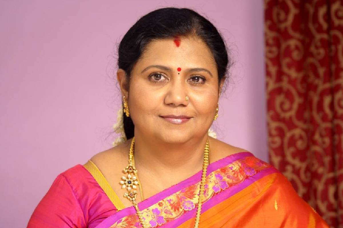 இதெல்லாம் வெறும் ட்ராமா! மோகன் சர்மா முதியோர் இல்ல நாடகம் குறித்து குட்டி பத்மினி பரபரப்பு பேட்டி | Actor Mohan Sharma Old Age Home Drama Revealed இதெல்லாம் வெறும் ட்ராமா! மோகன் சர்மா முதியோர் இல்ல நாடகம் குறித்து குட்டி பத்மினி பரபரப்பு பேட்டி | Actor Mohan Sharma Old Age Home Drama Revealed