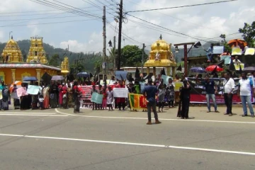 எதிர்காலத்தில் புல் மற்றும் புண்ணாக்கே இலங்கை மக்களுக்கு: கொட்டகலையில் போராட்டம் (Photos)