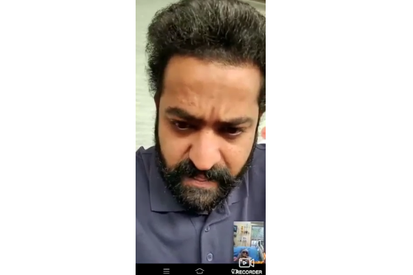 ஆபத்தான நிலையில் சிகிச்சை பெற்று வரும் ரசிகரின் ஆசையை நிறைவேற்றிய பிரபல நடிகர் - குவியும் பாராட்டு | Cinema