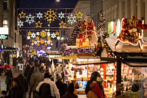 ஜெர்மனியில் கொரோனாவுக்கு மத்தியில் கோலாகலமாக தொடங்கிய கிறிஸ்துமஸ் நிகழ்ச்சி! | Christmas Show Started In Germany Corona 4Th Wave