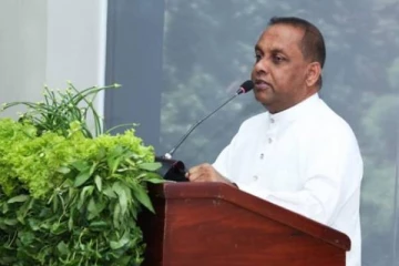 கட்சியே முக்கியம்: அமைச்சு பதவிகளை துறக்க தயார்!