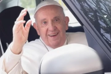 රෝහලෙන් පිටව ගිය ෆ්‍රැන්සිස් පාප් වහන්සේ යළිත් දේව මෙහෙයන්ට නායකත්වය දෙයි