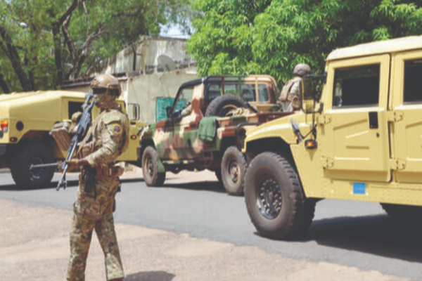 மாலியில் 5 இந்தியர்கள் கடத்தப்பட்டதாக தகவல் | 5 Indian Reporter Kidnapped In Mali