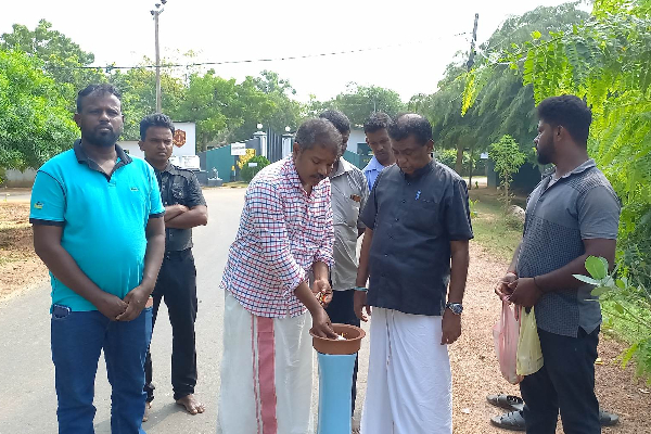 எள்ளங்குளம் மாவீரர் துயிலும் இல்லத்திற்கு செல்லும் வழியில் இராணுவம் கெடுபிடி (படங்கள்) | Maaveerar Day 2022 Memorial Ellankulam